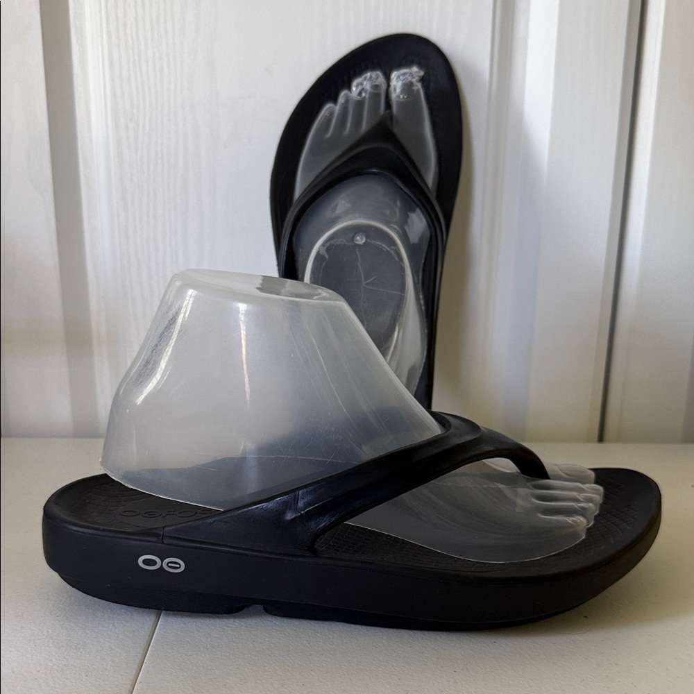 OOFOS OOlala Women's Black Sandals ( sz - 9) - Picture 2 of 6